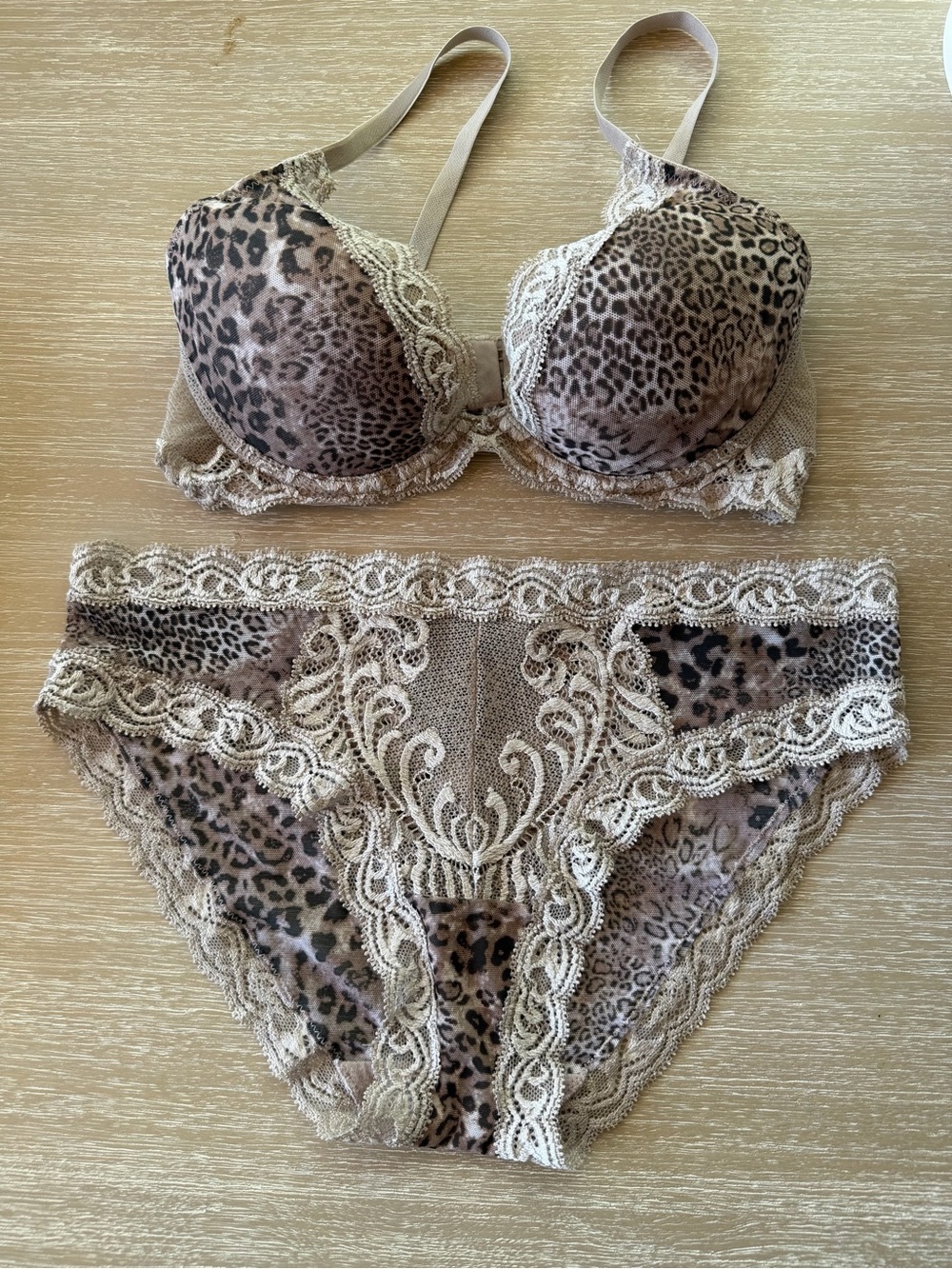 Natori Leopard Print Lace Contour Plunge Bra & Bikini Panty Set 34B, Medium